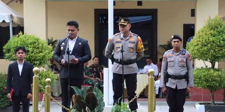 Wakil Bupati - Kapolres Luwu Pimpin Apel Gelar Pasukan Ops Ketupat Dalam Rangka Pam Mudik 