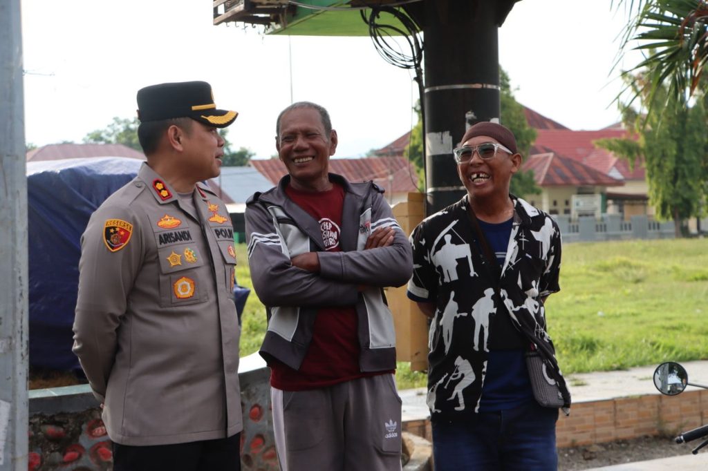 Saat Ngabuburit, Kapolres Luwu Dengarkan Keluhan dan Berikan Imbauan ke Warga