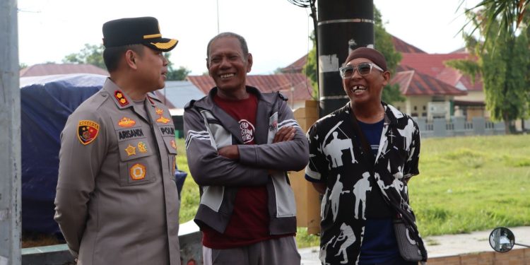 Saat Ngabuburit, Kapolres Luwu Dengarkan Keluhan dan Berikan Imbauan ke Warga