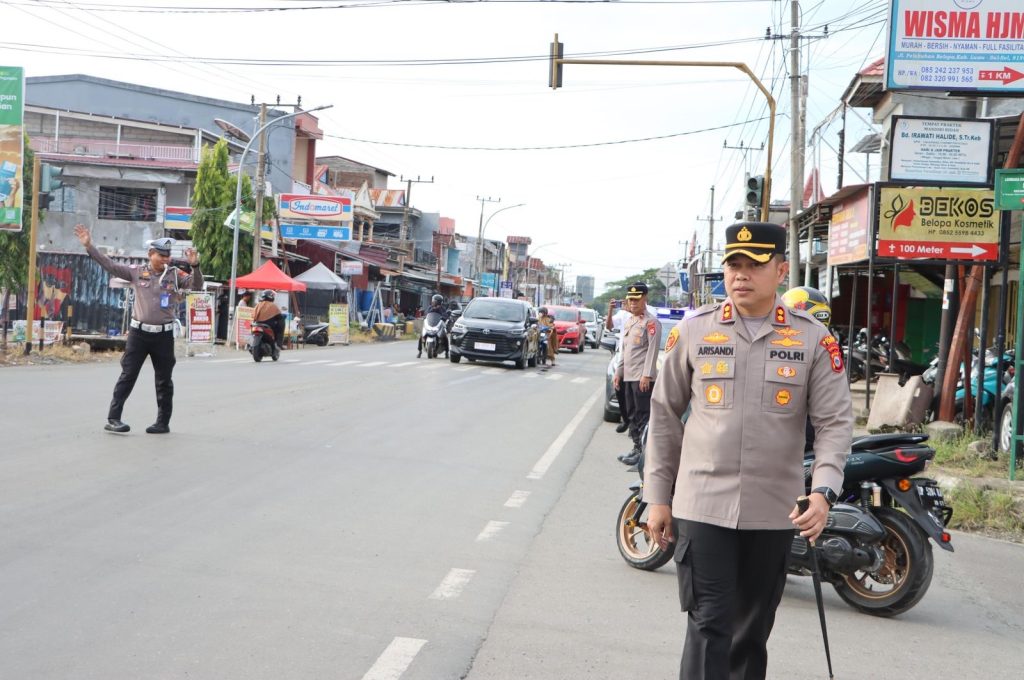 Pastikan Lalin Aman di Kota Belopa, Kapolres Luwu Pantau Commander Wish
