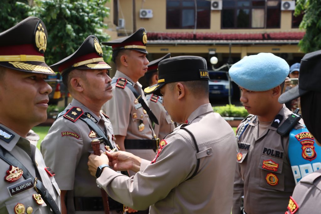 Kapolres Maros Pimpin Upacara Serah Terima Jabatan Wakapolres dan Kapolsek