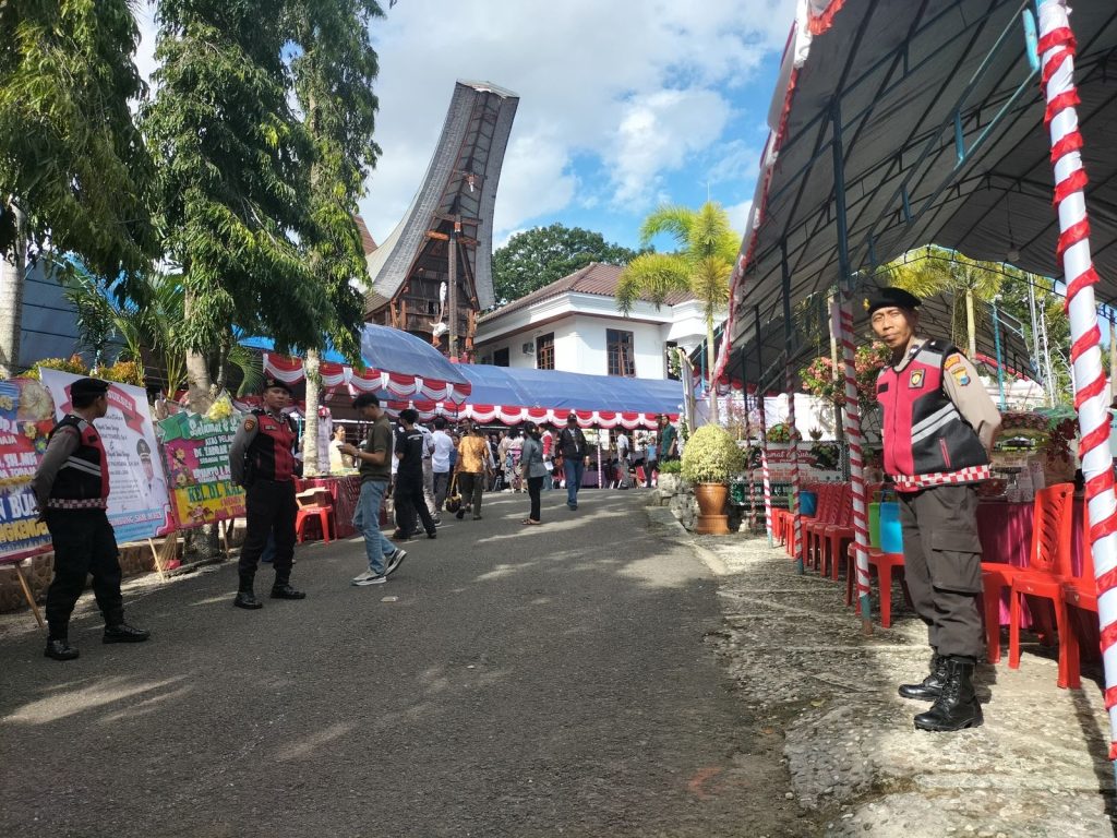 Kapolres Tana Toraja Turunkan Personel Untuk Pam Kedatangan dan Syukuran Bupati-Wabup