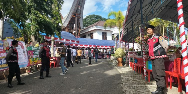 Kapolres Tana Toraja Turunkan Personel Untuk Pam Kedatangan dan Syukuran Bupati-Wabup
