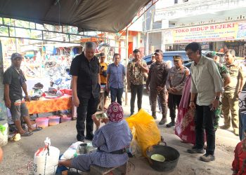 Bupati bersama Kapolres Pinrang dan Forkopimda Pantau Harga Sembako di Pasar Sentral