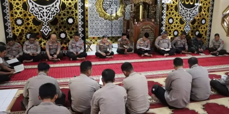 Ikuti Tadarus Al-Qur’an, Kapolres Luwu Panjatkan Doa untuk Masyarakat dan Anggota