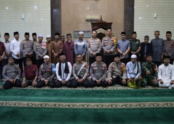 Kapolrestabes Makassar bersama PJU Safari Ramadhan di Masjid Mu Min Sungai Saddang Baru