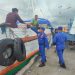 Dimomen Ramadhan, Sat Polairud Polres Bone Berbagi ke ABK dan Buruh Pelabuhan di Bajoe