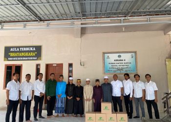 Sat Intelkam Polres Wajo bersama BEM Uniprima Bagi Sembako ke Santri Tahfudzul Quran 