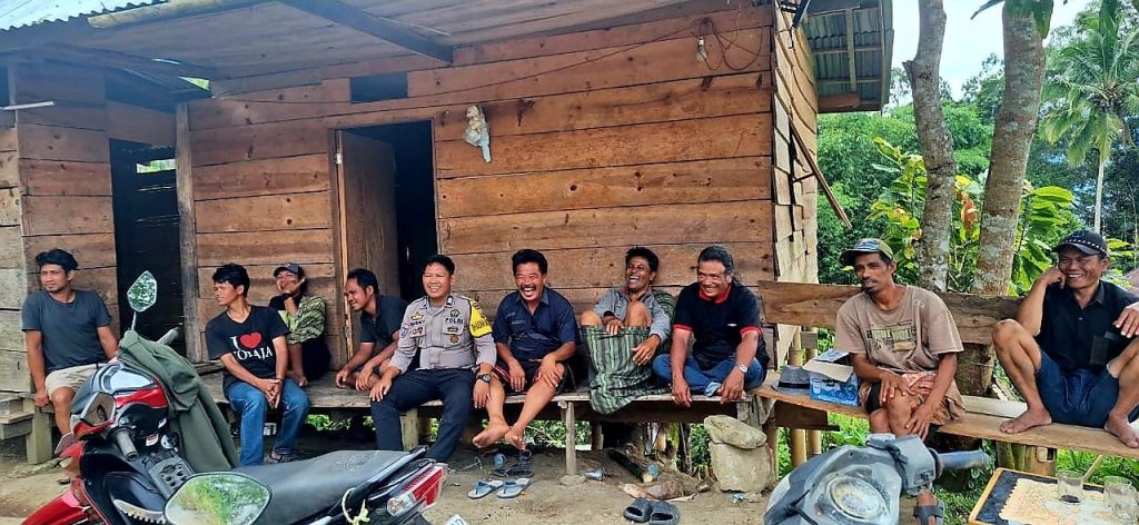 Bhabinkamtibmas Sambangi Warga dan Himbau Jaga Kamtimbas, Kapolres Tator Beri Apresiasi