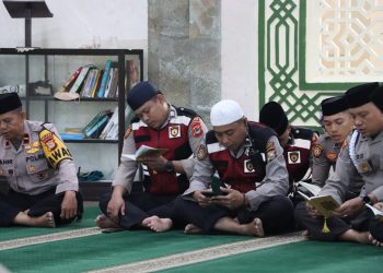 Sebelum Bertugas, Personel Polres Maros Terlebih Dahulu Tadarus Al Qur'an Selama Ramadan 