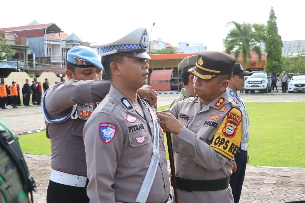 Pastikan Kelancaran Arus Mudik Lebaran, Kapolres Pinrang Pimpin Apel Gelar Pasukan Ops Ketupat