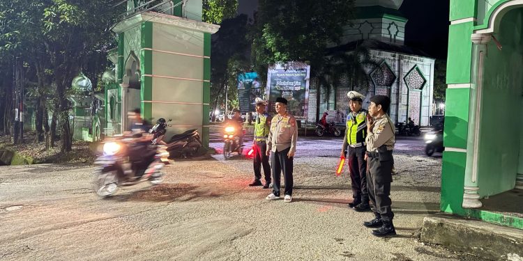 Jamin Keamanan Masyarakat Saat Ibadah, Kapolres Maros Cek Personel Yang Bertugas