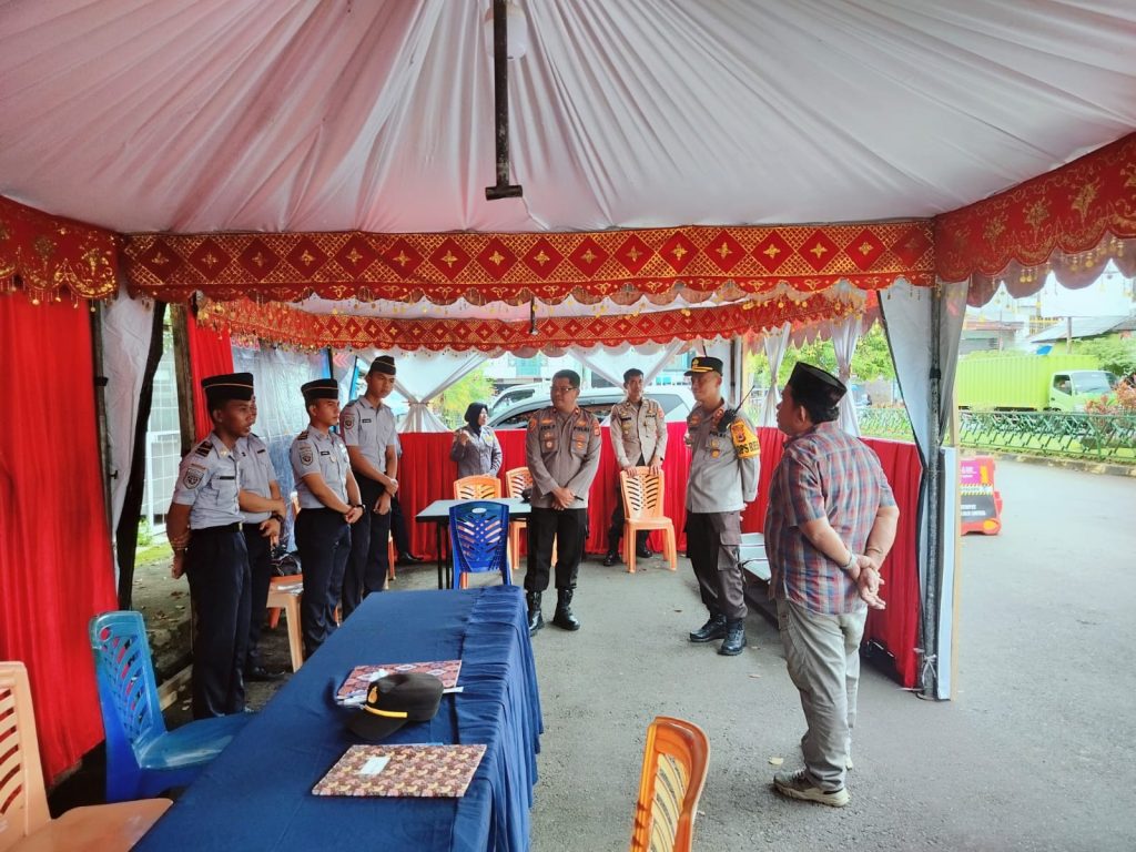 Pastikan Kelancaran Arus Mudik dan Idul Fitri, Kapolres Palopo Cek Personel di Posko Ops Ketupat