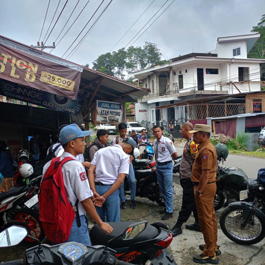 Cegah Tawuran, Bhabinkamtibmas Polres Tator bersama Pihak Terkait Sambangi Pelajar