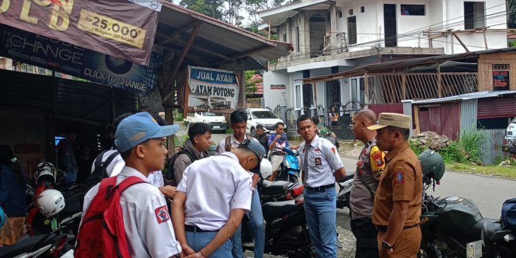 Cegah Tawuran, Bhabinkamtibmas Polres Tator bersama Pihak Terkait Sambangi Pelajar