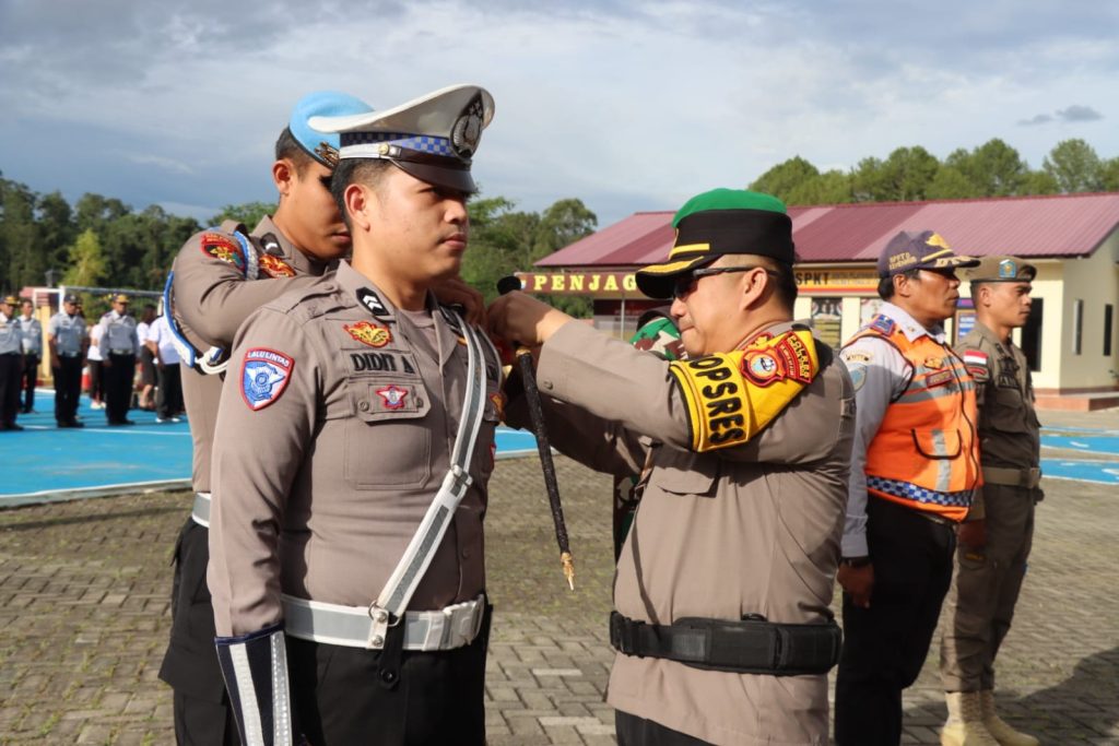 Pastikan Kesiapan Pam Idul Fitri, Kapolres Toraja Utara Pimpin Apel Gelar Pasukan Operasi Ketupat 2025