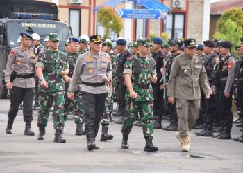 Kapolres Bone bersama Forkopimda Laksanakan Apel Gelar Pasukan Ops Ketupat