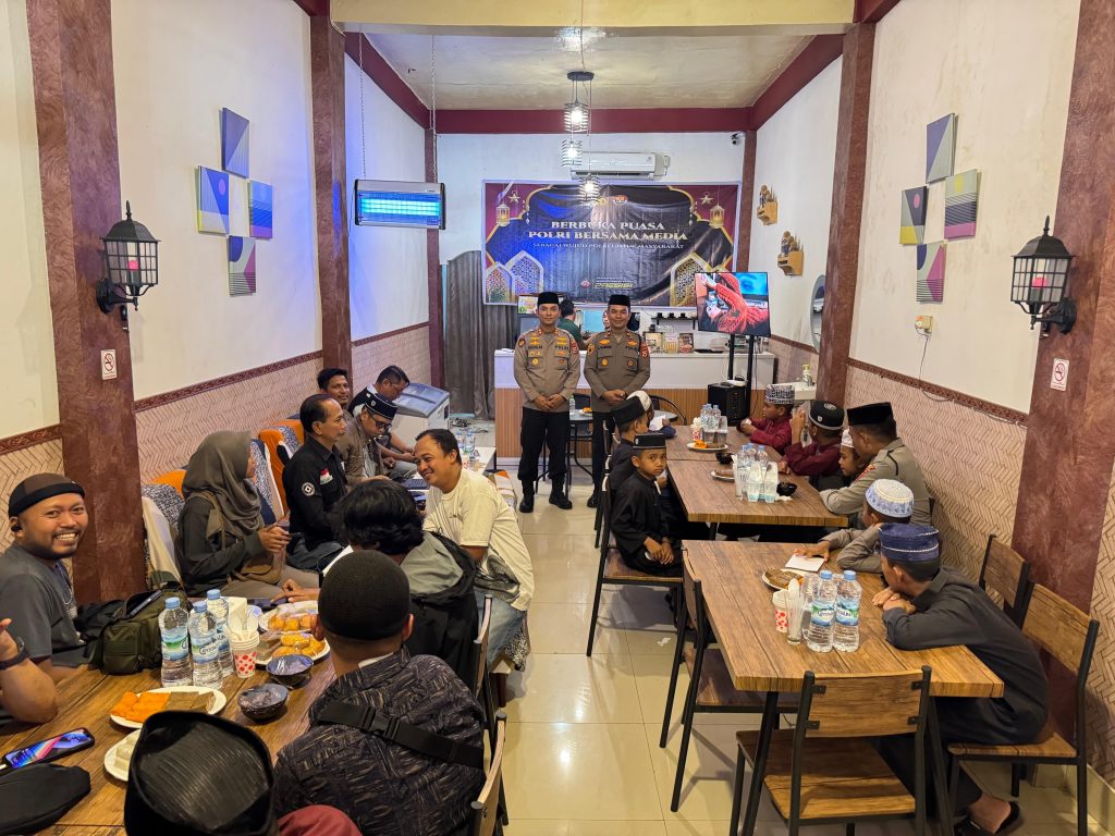 Kapolres Maros Buka Puasa Bersama Awak Media