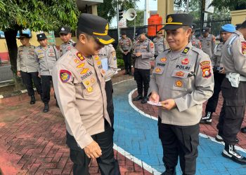 Tingkatkan Disiplin Anggota, Kapolres Maros Pimpin Pemeriksaan Sikap Tampang dan Surat-Surat