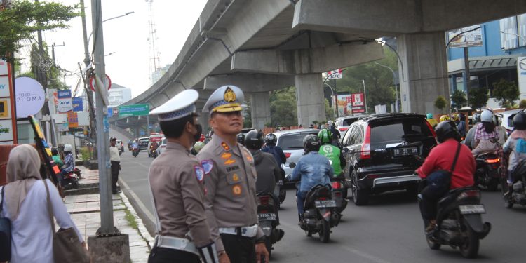 Wadirlantas Polda Sulsel Turun Langsung Pastikan Arus Lalu Lintas Berjalan Lancar