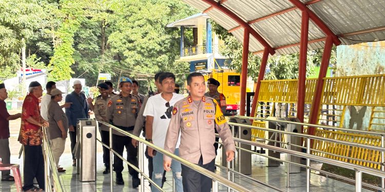 Pengunjung Wisata Bantimurung Capai 6.000 Orang, Kapolres Maros Lakukan Pemantauan dan Patroli