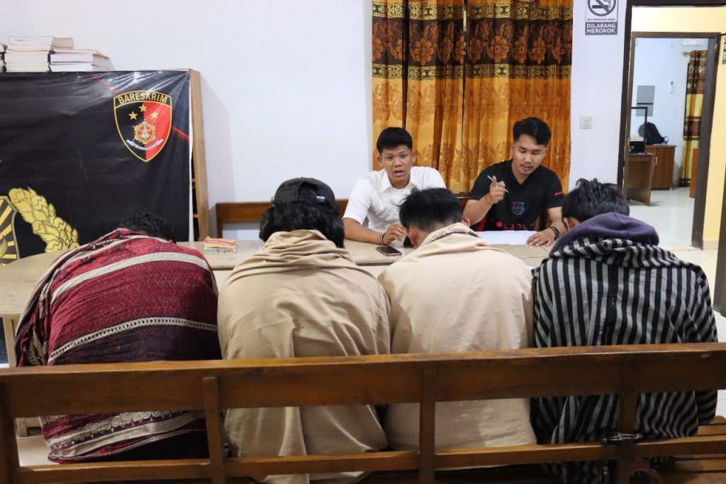 Sat Resmob Polres Tana Toraja Gerebek Arena Sabung Ayam, 4 Orang Diamankan