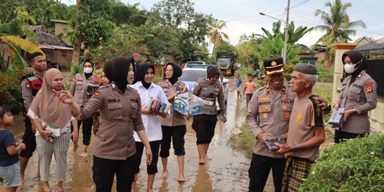 Polres Luwu Gelar Bakti Sosial dan Trauma Healing ke Korban Banjir Suli