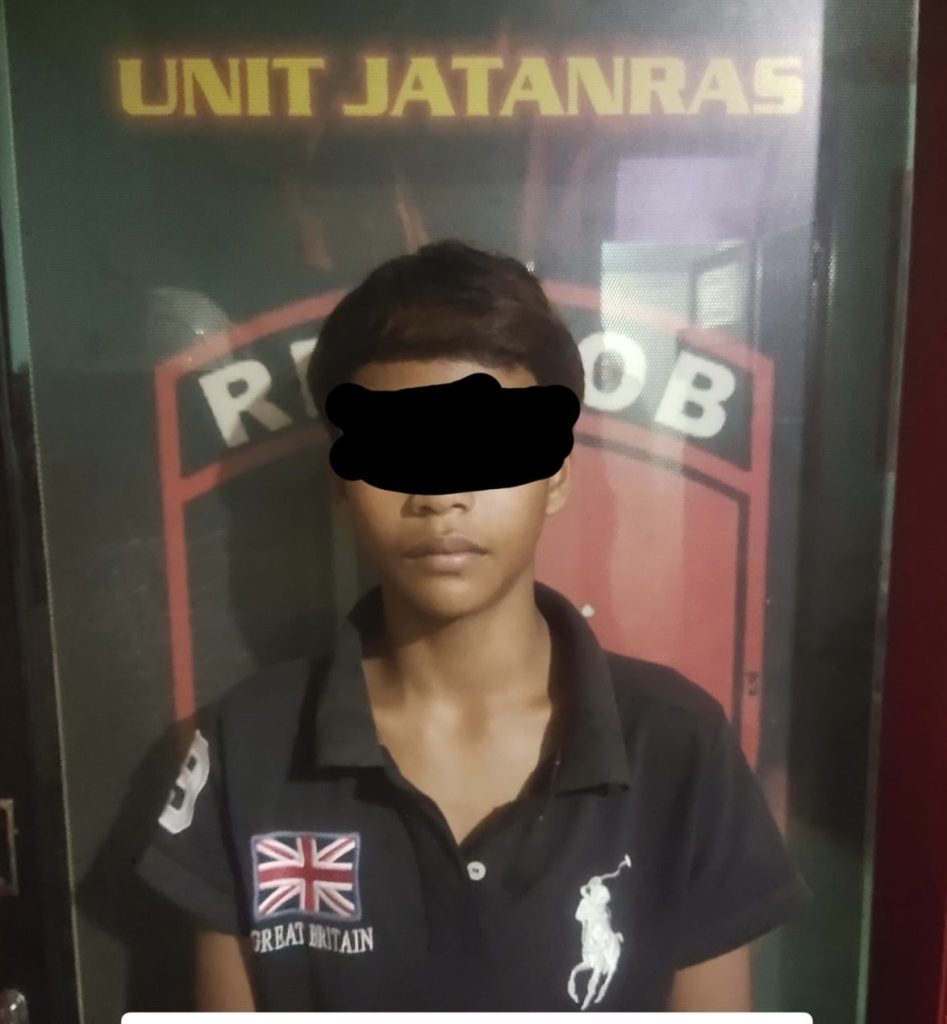 Personel Polres Maros Amankan Anak Jalanan Yang Ancam Pengendara Gunakan Busur