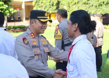Kapolres Maros Beri Penghargaan ke Sejumlah Personel, Anggota Babinsa dan Kepala Desa