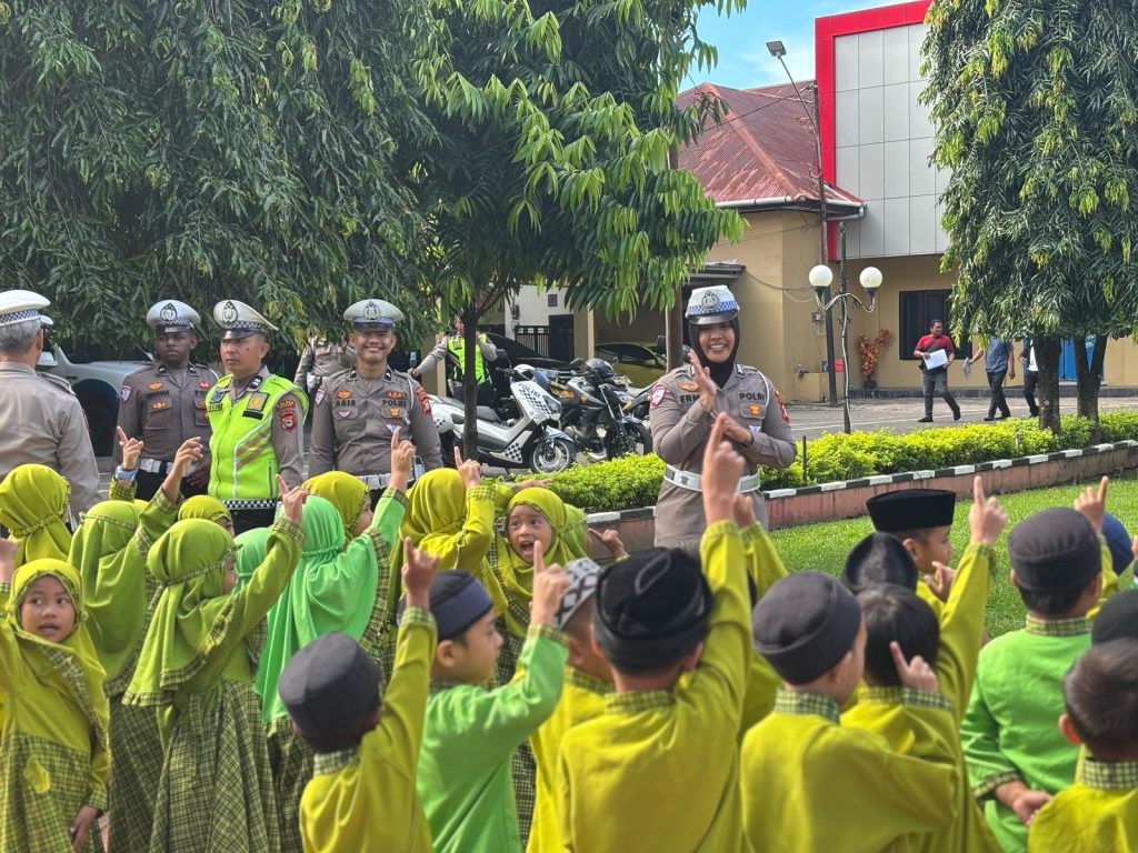 Puluhan Anak TKIT Al-Quran Darussunnah Imam Nawawi Kunjungi Polres Maros