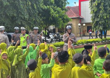 Puluhan Anak TKIT Al-Quran Darussunnah Imam Nawawi Kunjungi Polres Maros