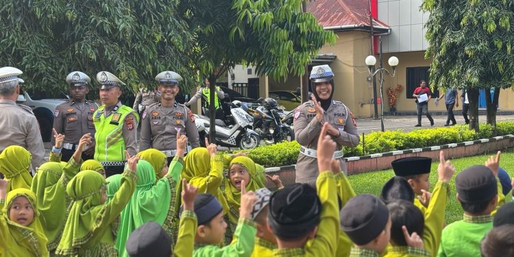 Puluhan Anak TKIT Al-Quran Darussunnah Imam Nawawi Kunjungi Polres Maros