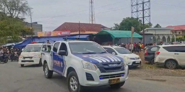 Personel Satlantas Polres Luwu Melakukan Pengawalan Ambulance ke Pemakaman