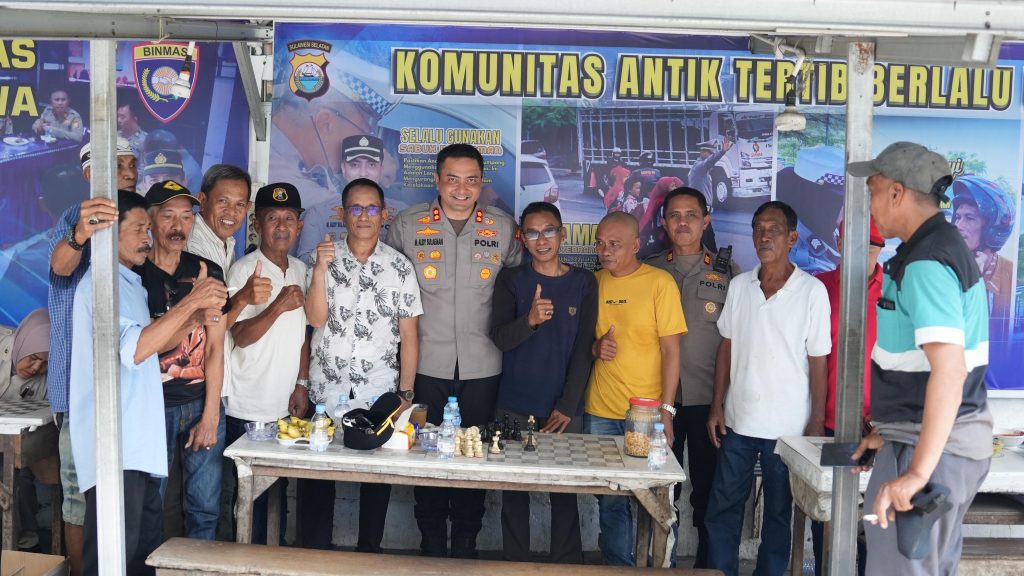 Kapolres Gowa Launching Ga’de-Ga’de Kamtibmas di Warung Komunitas Catur Antik