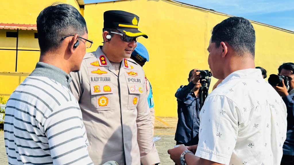 Kapolres Gowa Periksa Sikap Tampang dan Kelengkapan Administrasi Personel