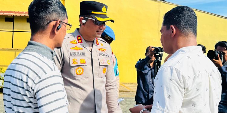 Kapolres Gowa Periksa Sikap Tampang dan Kelengkapan Administrasi Personel