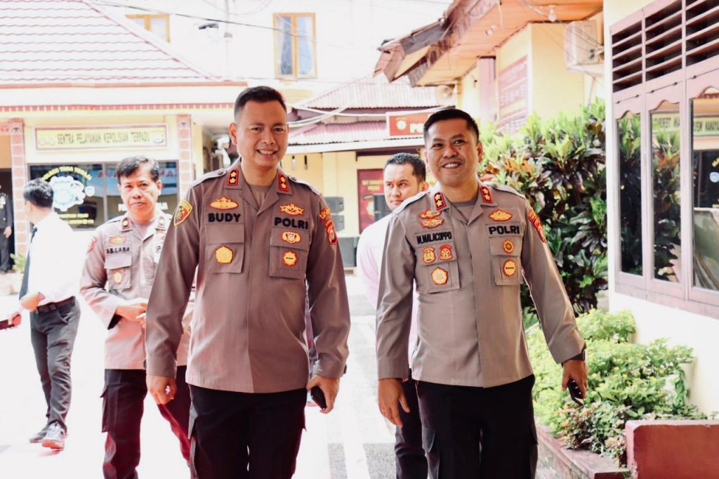 Penyambutan AKBP Budi Hermawan dan Pelepasan AKBP Malpa Malacoppo di Polres Tana Toraja