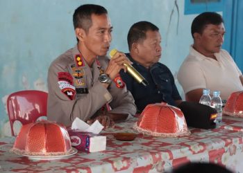 Melalui Jumat Curhat, Kapolres Bone Dengar Aspirasi Warga di Pelabuhan Pelelangan Ikan 