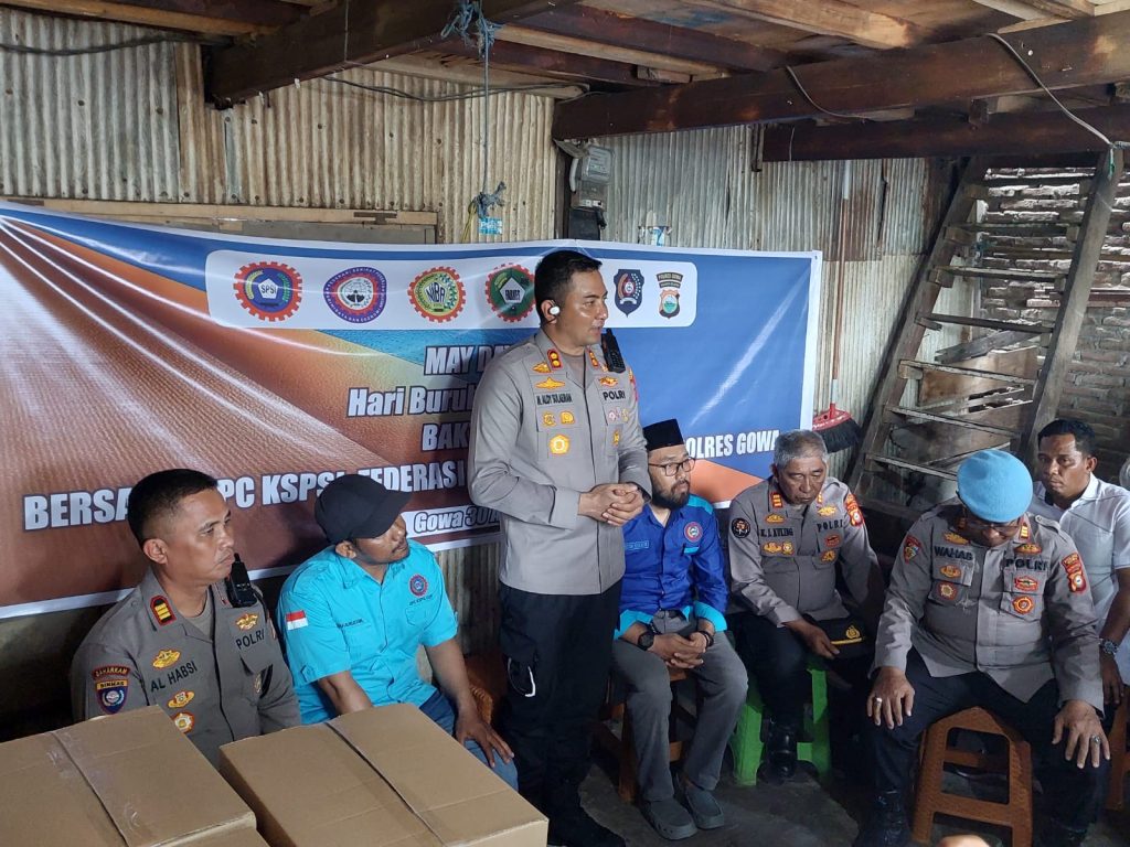 Dalam Rangka Hari Buruh, Kapolres Gowa Bersama DPC KSPSI Gelar Bakti Sosial