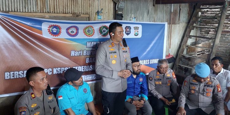 Dalam Rangka Hari Buruh, Kapolres Gowa Bersama DPC KSPSI Gelar Bakti Sosial