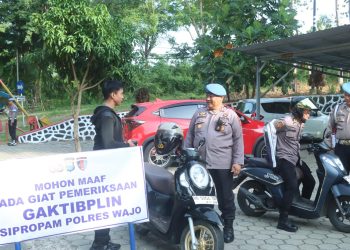 Kasi Propam Polres Wajo Pimpin Pemeriksaan Administrasi dan Disiplin Personel