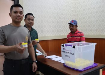 Kapolres Maros bersama Personel Jalani Pemeriksaan Kesehatan dan Tes Urine