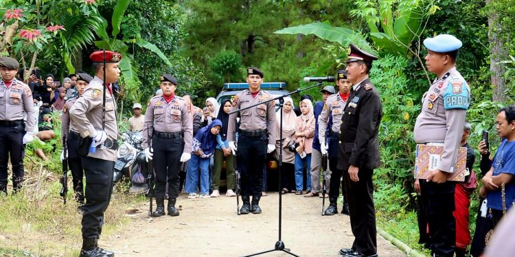 Sebagai Bentuk Penghormatan Atas Pengabdian Anggota, Polres Tator Gelar Acara Pemakaman