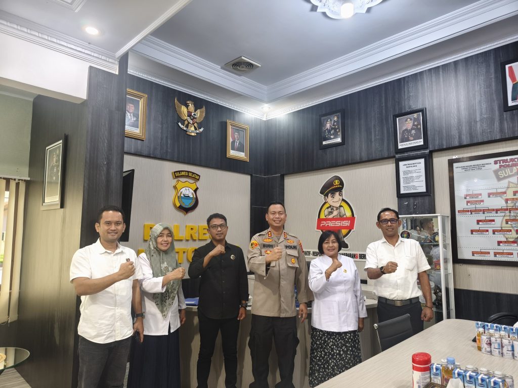 Kapolres Tana Toraja Terima Kunjungan Bawaslu di Ruang Kerjanya