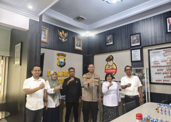 Kapolres Tana Toraja Terima Kunjungan Bawaslu di Ruang Kerjanya