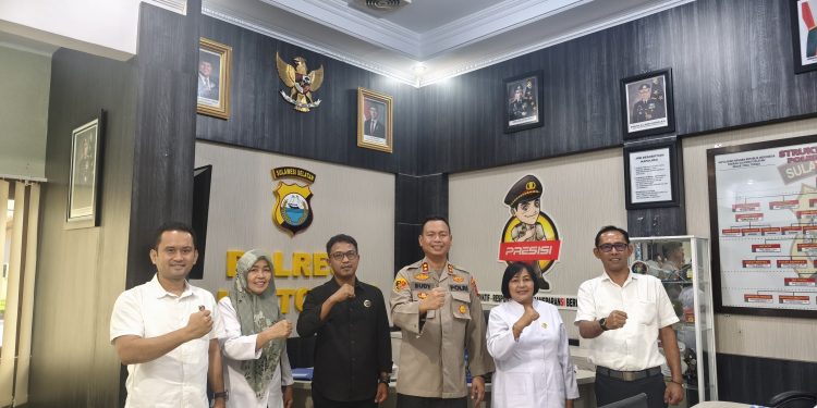 Kapolres Tana Toraja Terima Kunjungan Bawaslu di Ruang Kerjanya