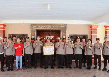 Kapolres Tator Terima Penghargaan Atas Predikat Kepatuhan Penyelenggaraan Pelayanan Publik Dari Ombudsman RI