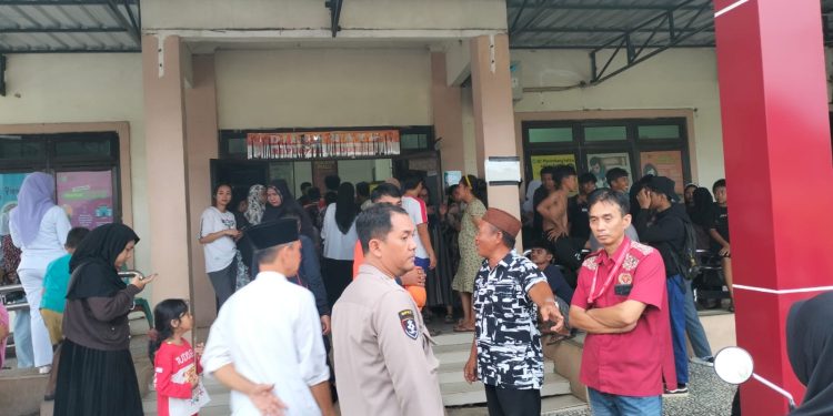 Personel Polsek Bua Polres Luwu Bersama TNI, BPBD dan Warga Evakuasi Bocah Hanyut