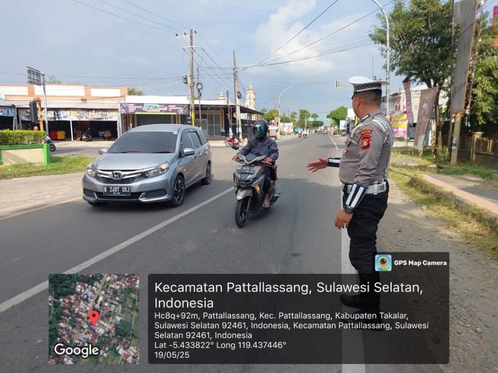 Gatur Sore, Sat Lantas Polres Takalar Hadir Memberikan Pelayanan Prima di Jalan