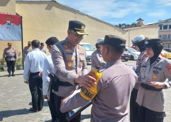 Kapolres Gowa Beri Penghargaan ke 24 Personel dan Ketua FKPM